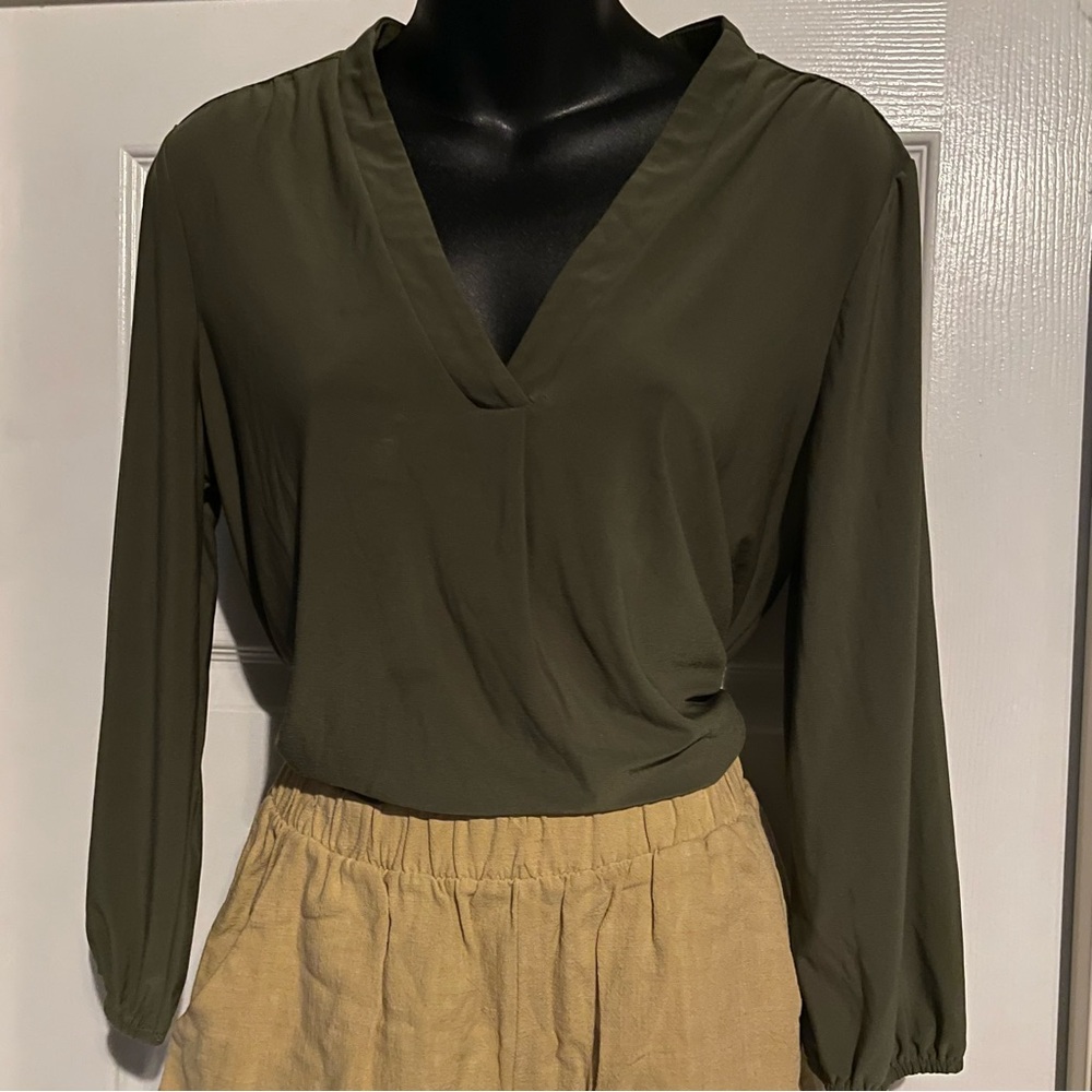 Vince Camuto Deep Olive V-Neck Long Sleeve Blouse All Season - Picture 1 of 7